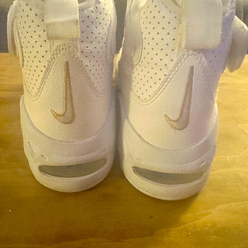 White Griffey Swingman #24 shoes, very clean. Like new.